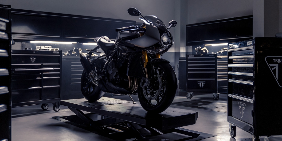 聯手鎖定高端客群!Triumph Speed Triple 1200 RR Breitling全球限量270台,還有手錶可以選購