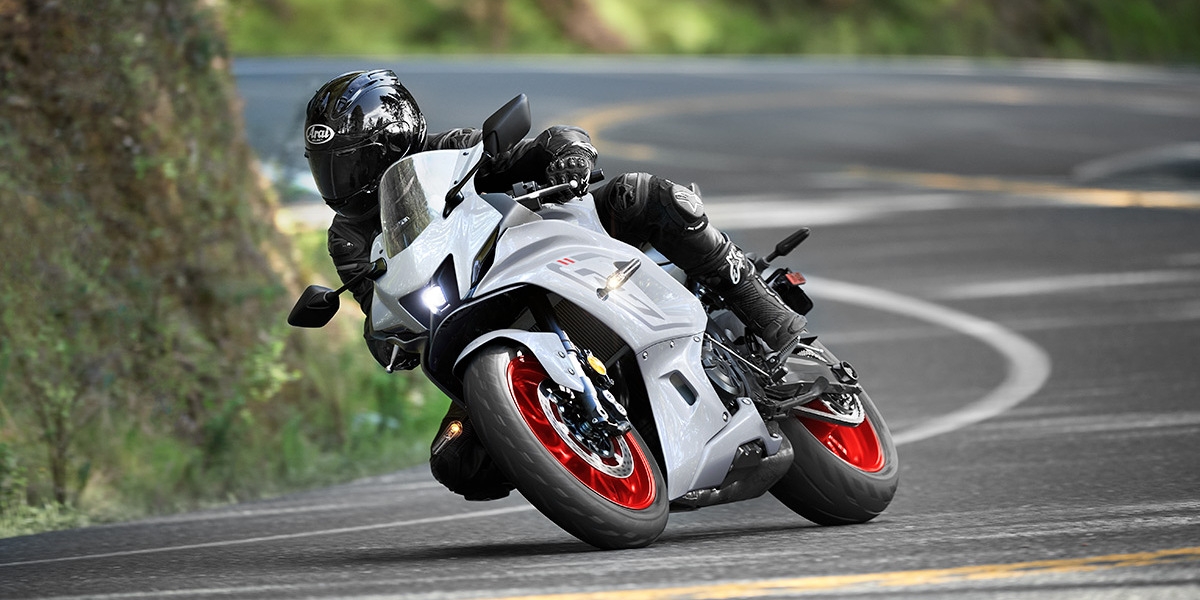 極致白塗裝,素雅上市!2023 YAMAHA YZF-R7新色登場