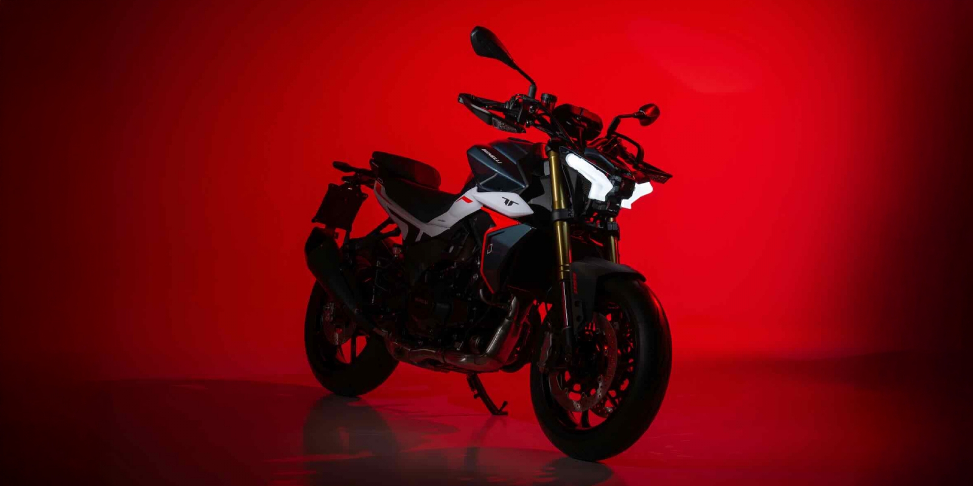 義皮中骨新戰力 Benelli TNT 550 街車預告 2026 登場，與 Tornado 550 共用動力心臟
