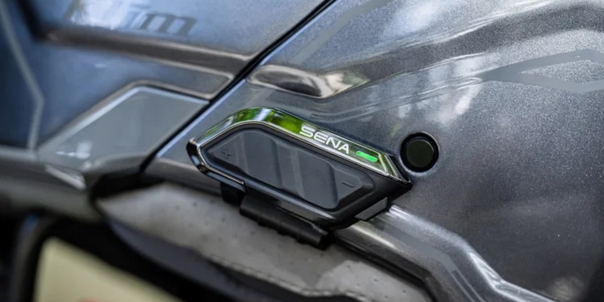 Sena Spider X Slim 發表，分離式電池、Bose 音訊與最長 11 小時通話