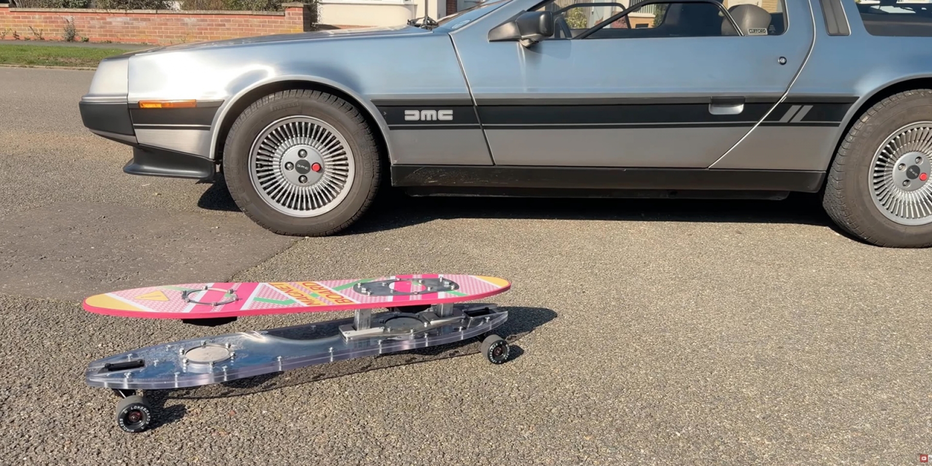 英國發明家 Colin Furze 打造「磁浮滑板」：雖未真正離地，但成功做出可騎、可轉向的雙層磁力滑板