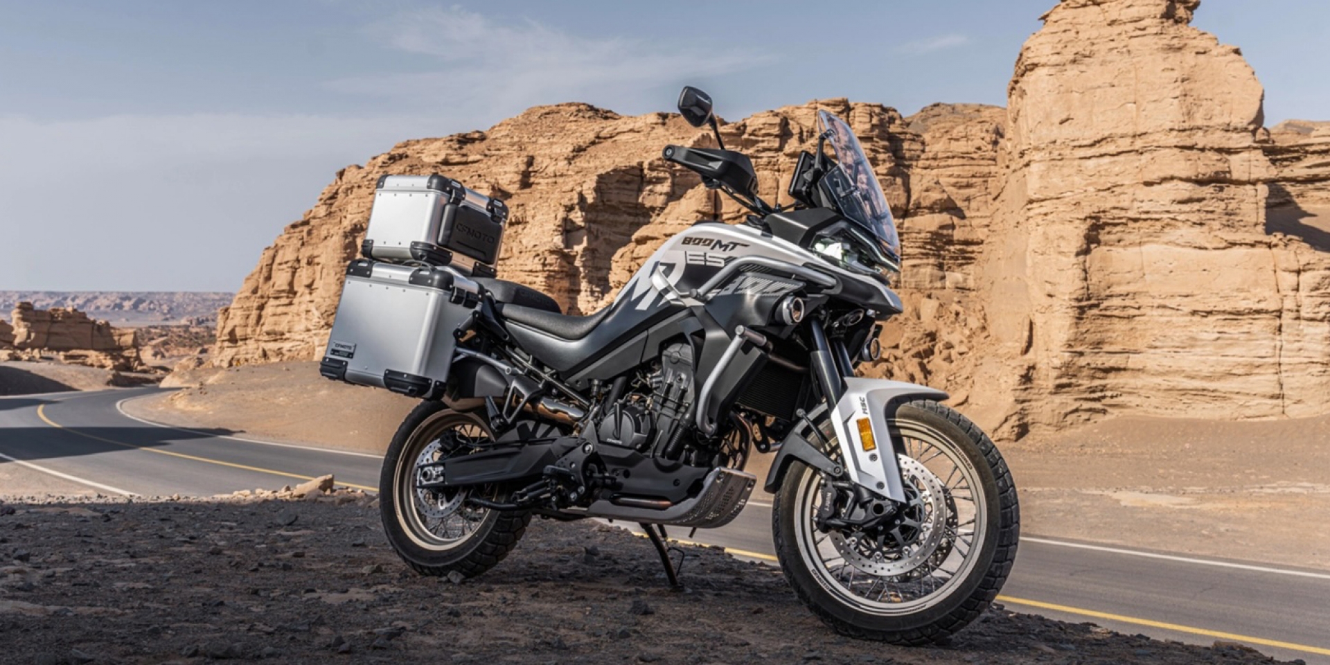 電子避震器上身！CFMoto 800MT ES 改款登場，KYB 半主動懸吊讓冒險更舒適