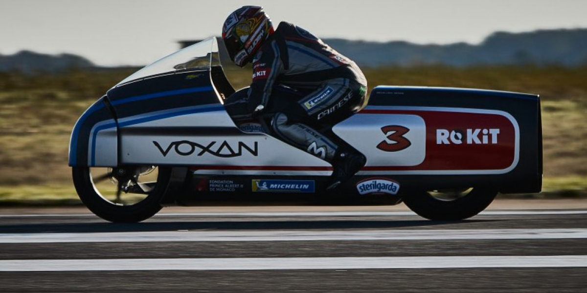 電動機車極速紀錄,Max Biaggi與Voxan Wattman創下366.941 km/h驚人表現!