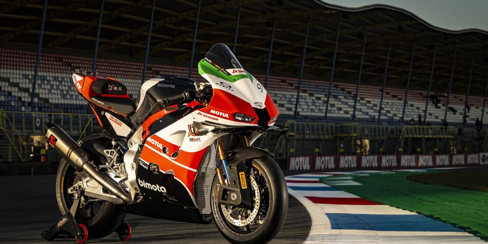 全球僅5台！Bimota KB998 Rimini Elite 猛獸出閘，176公斤榨212匹馬力買車再送WSBK一哥當教練！