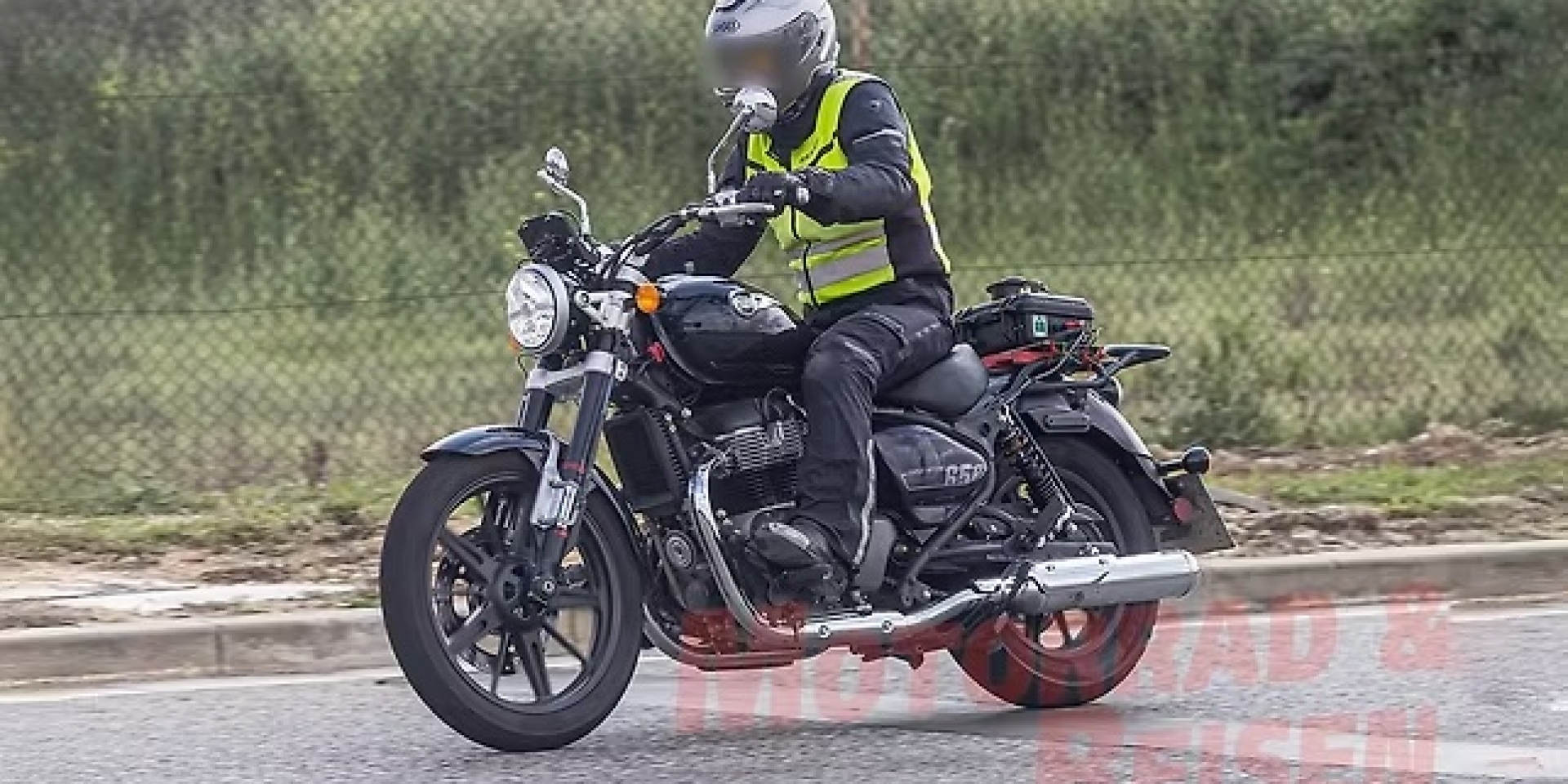 Royal Enfield Super Meteor 650 升級版曝光，品牌首參台北車展吸引目光？