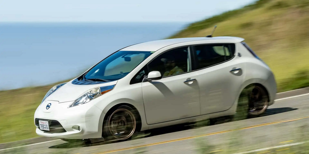 最高轉速13,000轉,更改為四輪驅動!國外創作者Derek Young將ZX-10R引擎裝上Nissan Leaf