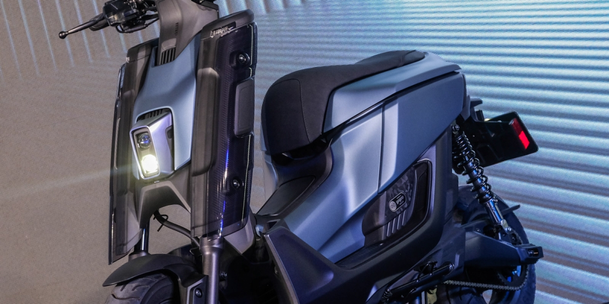 大膽科幻外型、雙電池大馬力、10吋前後胎。YAMAHA EMF電動車 99,800元起發表!