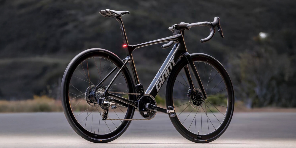 Giant Defy Advanced E+ Elite 系列電輔公路車:輕量化與高性能的完美結合!