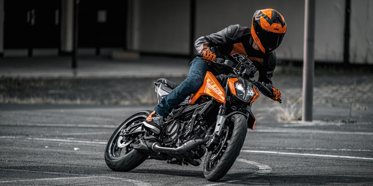 新引擎搭載、TFT儀表上身!2024 KTM 125/250 DUKE 雙車大改款海外發表