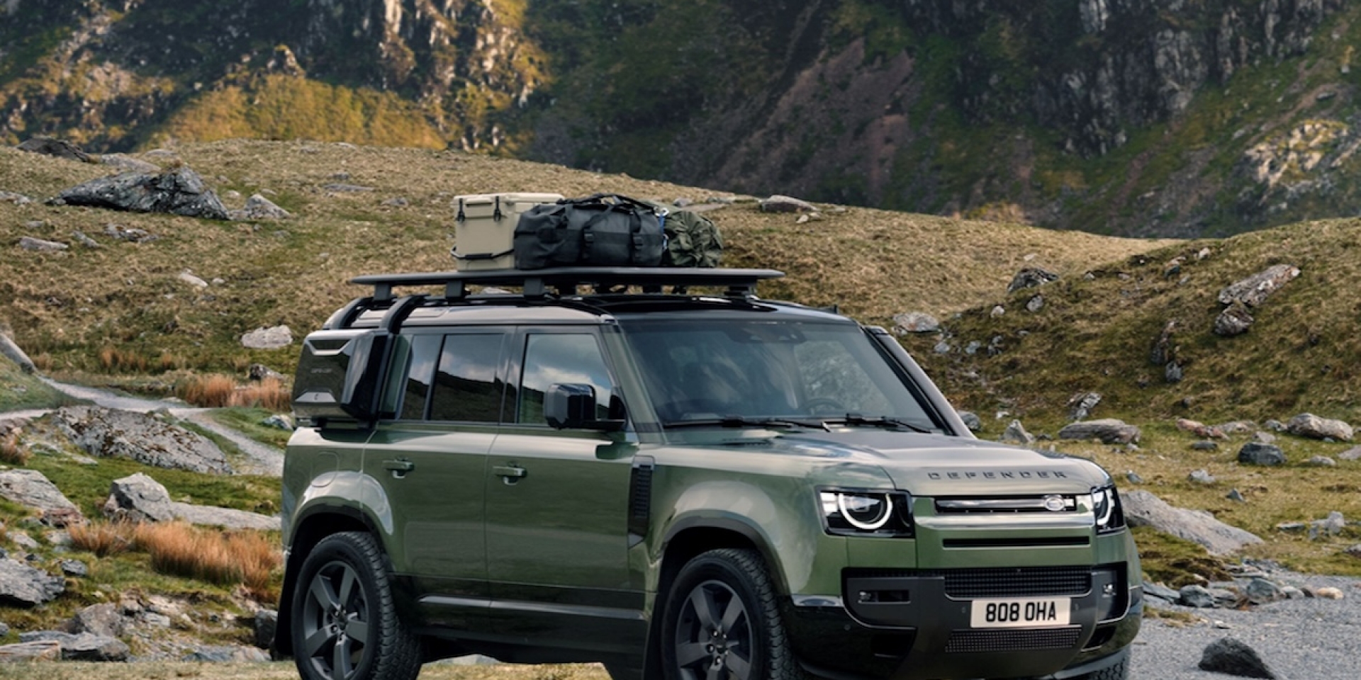 全新 26 年式 DEFENDER 改款登場 動力與科技配備全方位進化，領航版限量升級專屬配備