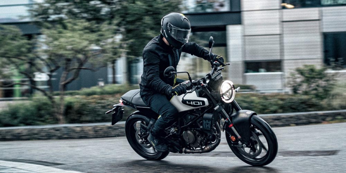 白箭取消分離低把、座高全面降低、動力上漲1匹!Husqvarna Vitpilen 和 Svartpilen 401 雙車大改款