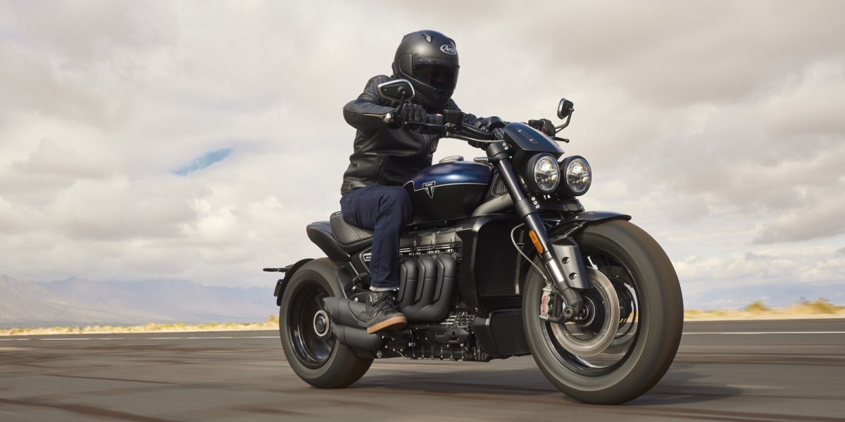 黑化塗裝、180匹馬力、騎姿調整!Triumph Rocket 3 Storm R/GT 海外發表