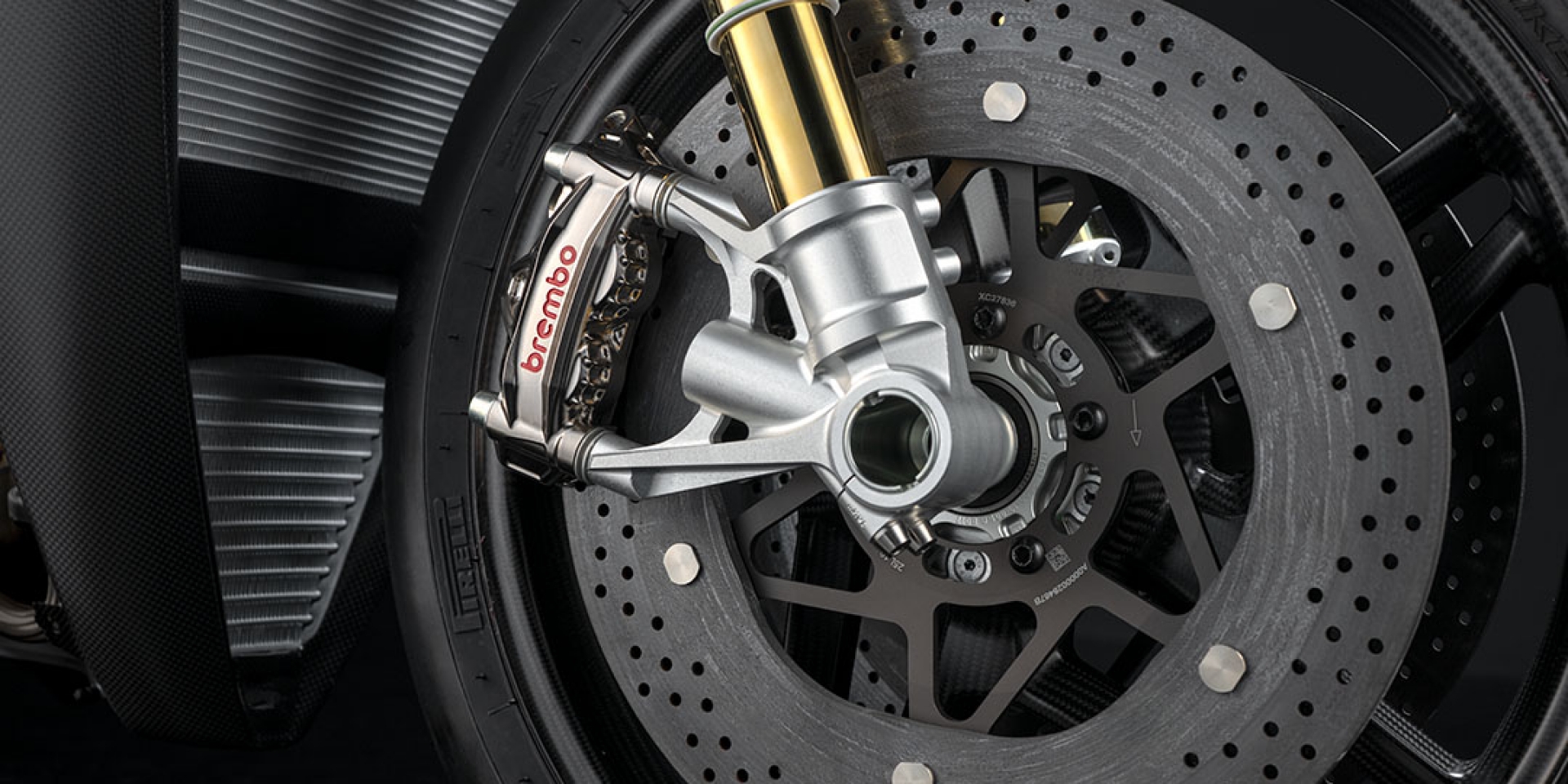 煞車界夢幻逸品降臨！Brembo Hyction碳陶瓷碟盤首度上車，Ducati超輕量V4再進化！