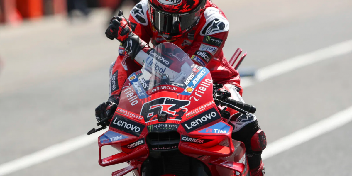 錯估戰力葬送冠軍！Paolo Simoncelli：VR46車隊給Francesco Bagnaia錯誤的建議，他們低估了Marc Marquez！ 