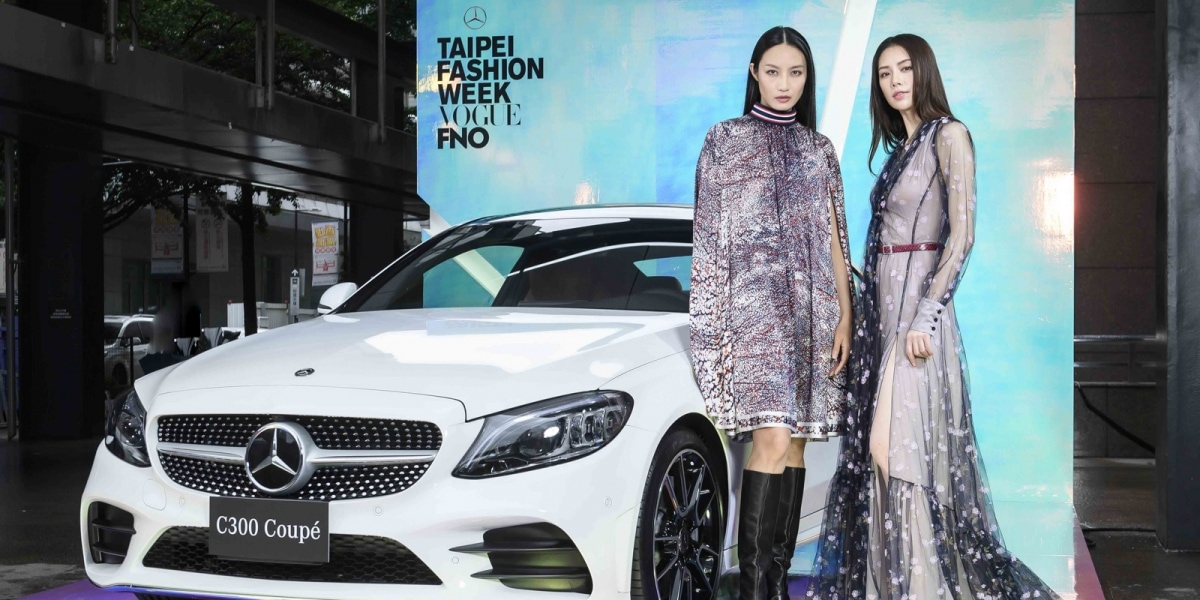 官方新聞稿。市政府、VOGUE、Mercedes-Benz攜手打造台北首屆國際時裝週。全新C-Class站台造勢 預告神秘車款即將現身!