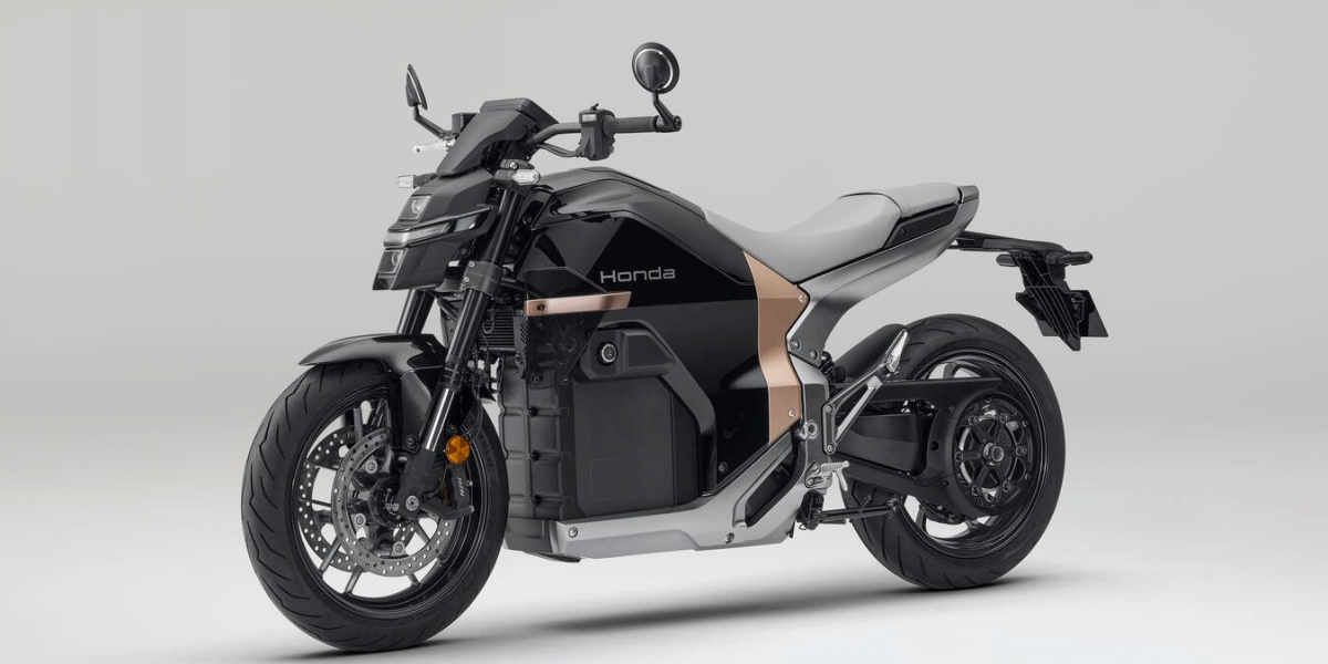 Honda WN7 把「Fun Bike」精神電動化了！CCS2充電孔、零百加速 4.6 秒。但是你為何不買油車？