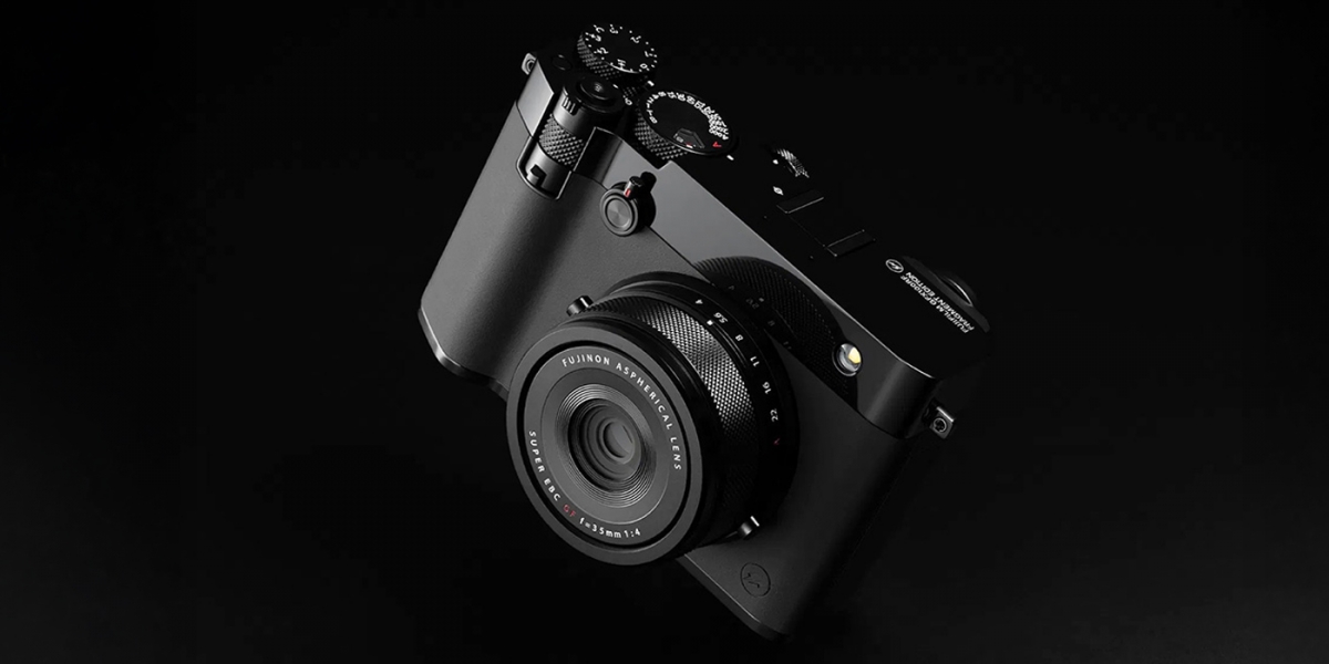 Fujifilm 與 Fragment Design 聯手推出 GFX100RF Fragment Edition，限量日本販售，手工拋光黑色鋁合金機身、內建專屬黑白底片模擬