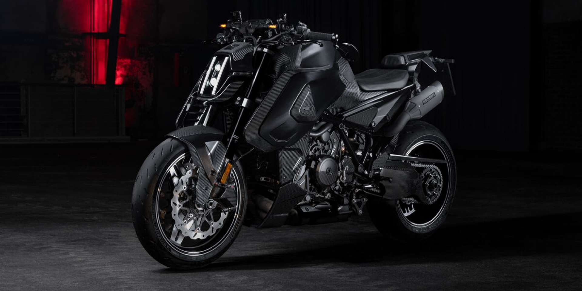 最強街霸誕生！BRABUS 攜手 KTM 打造 1400 R，碳纖滿載、190 匹暴力輸出