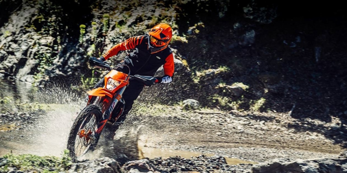 KTM新車亮相,XCF-W 350/500一起玩泥巴!