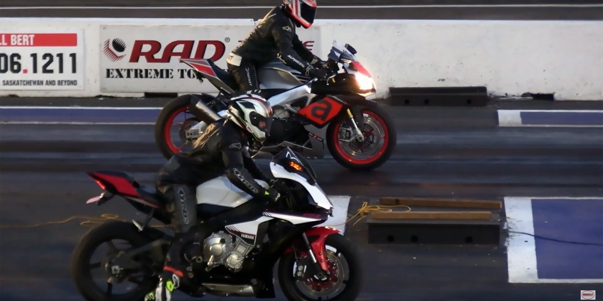 L4對決V4!YAMAHA R1 vs Aprilia RSV4直線加速孰強孰弱?
