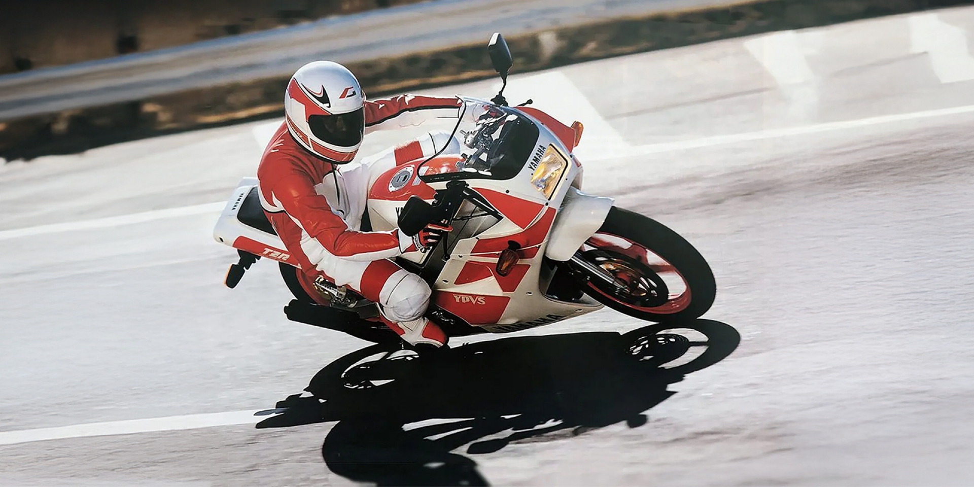 怪騎物語。「賽道下放」鼻祖！Yamaha TZR250：YZR500 工程師的任性傑作，與那個讓對手絕望的 DeltaBox 框架