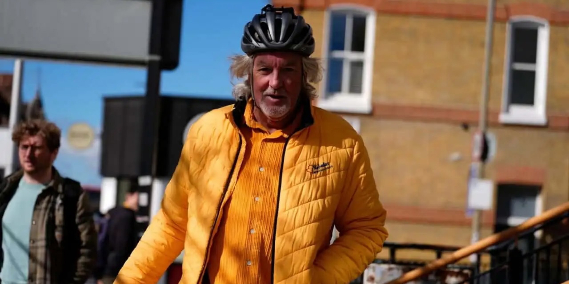 「 Top Gear 慢船長」出事了！James May 因 Suzuki 經典二行程老車未投保險鬧上法院，揭露英國超硬保險法規