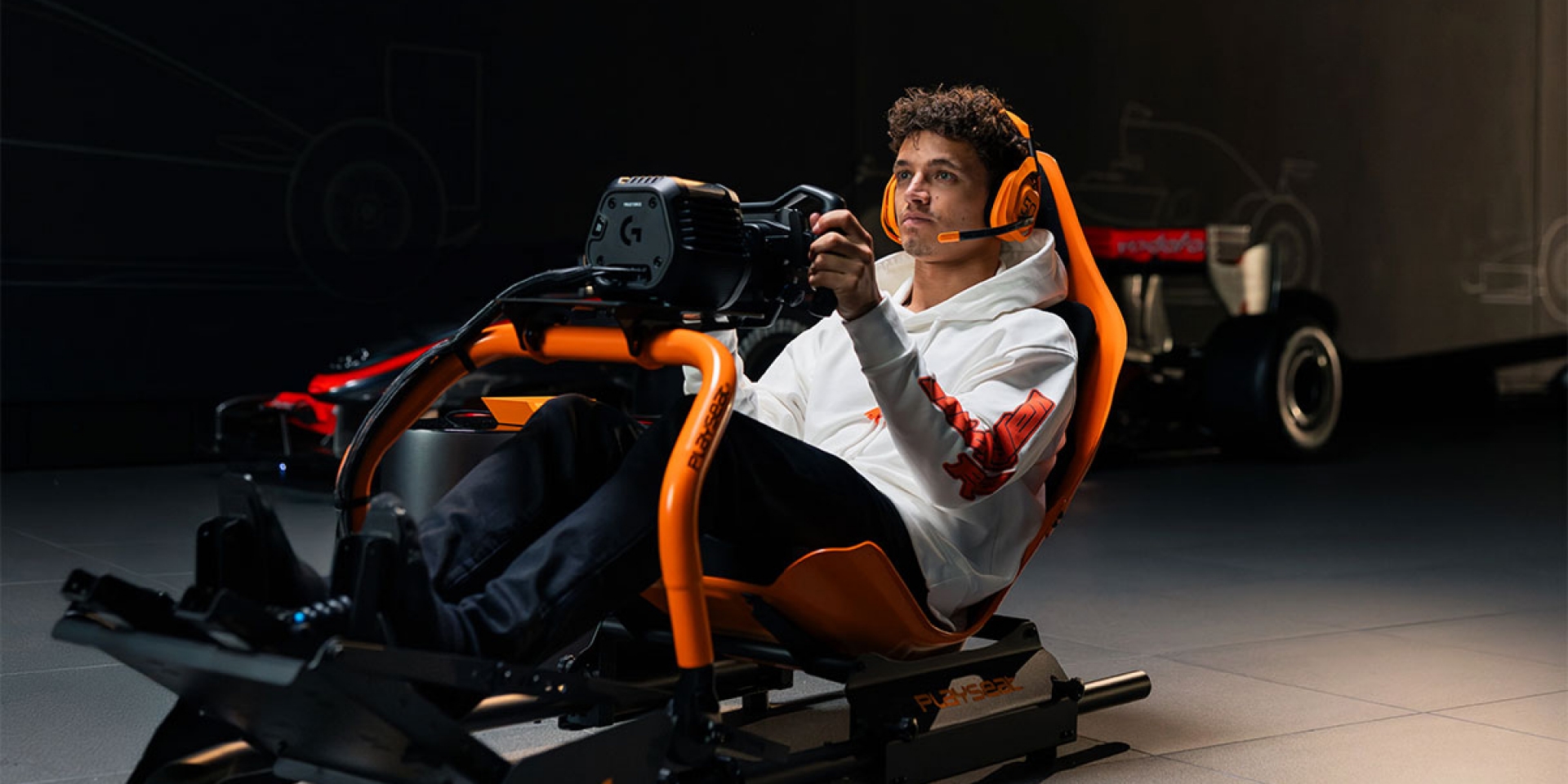 Logitech G × McLaren 聯名賽車模擬套件登場：F1 方向盤、專屬座艙、聯名耳機，10 月開賣！