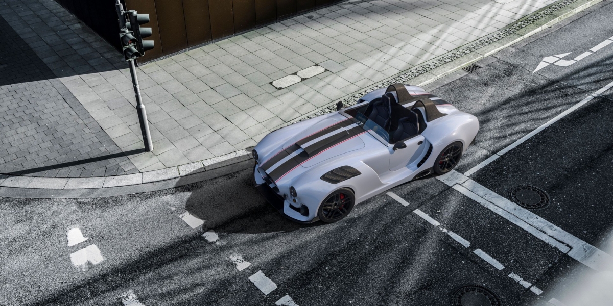 Knight Vision R復刻跑車計畫,千匹馬力、車重不到一噸