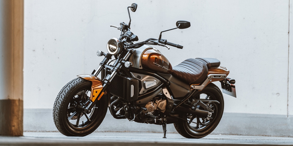 全新中排氣量巡航車款即將登場!錢江摩托SRV 550 ST將於本月米蘭車展正式亮相