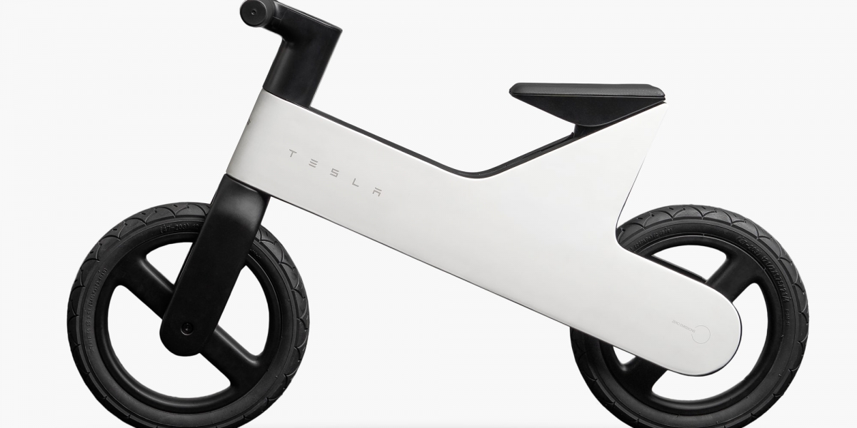 Tesla Balance Bike 童車秒殺完售，純人力、無FSD自動駕駛，定價約台幣7000元