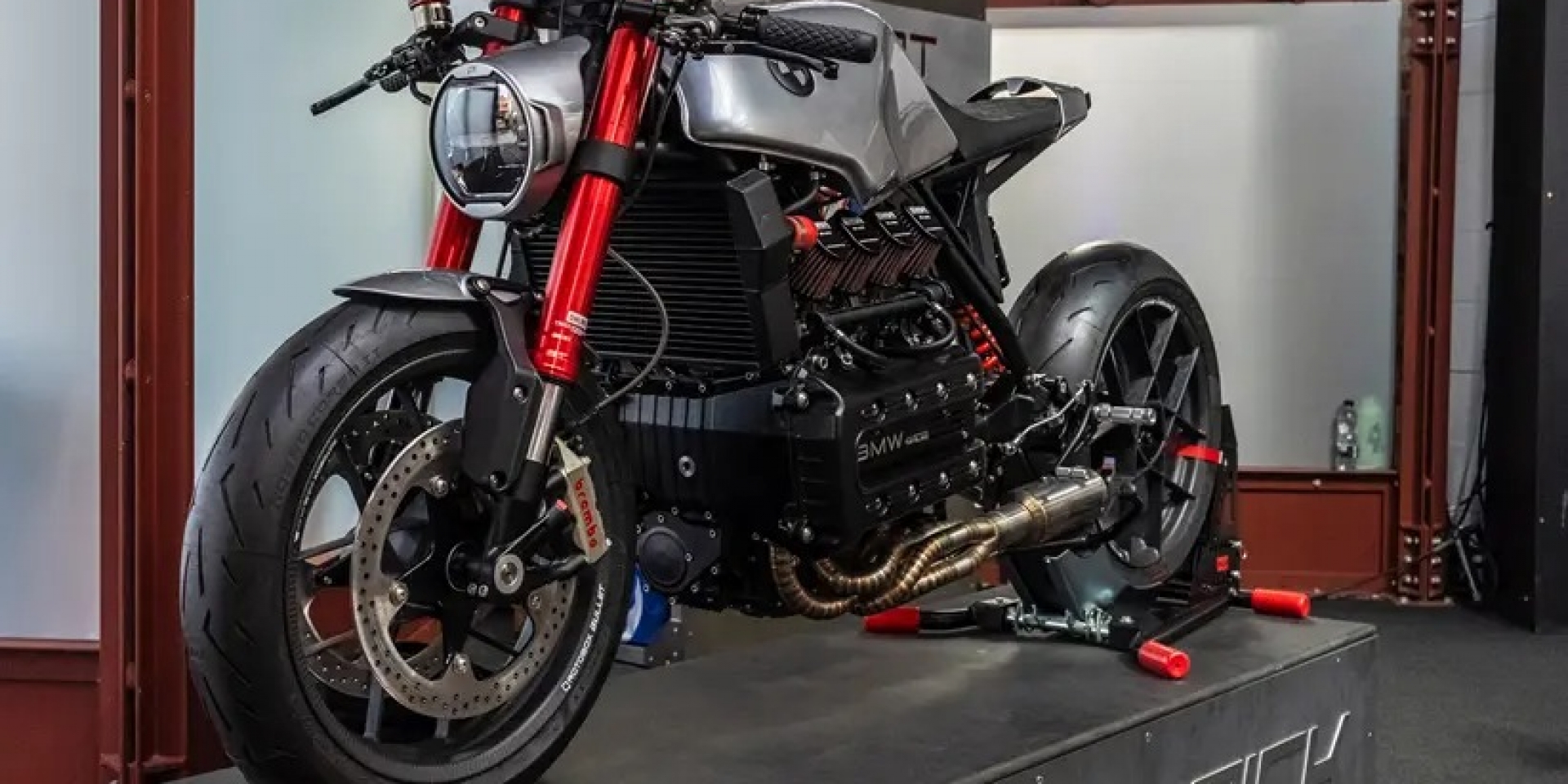 Powerbrick 把 BMW K1100RS 逼成現代街跑！荷蘭改裝廠倫敦車展大放異彩