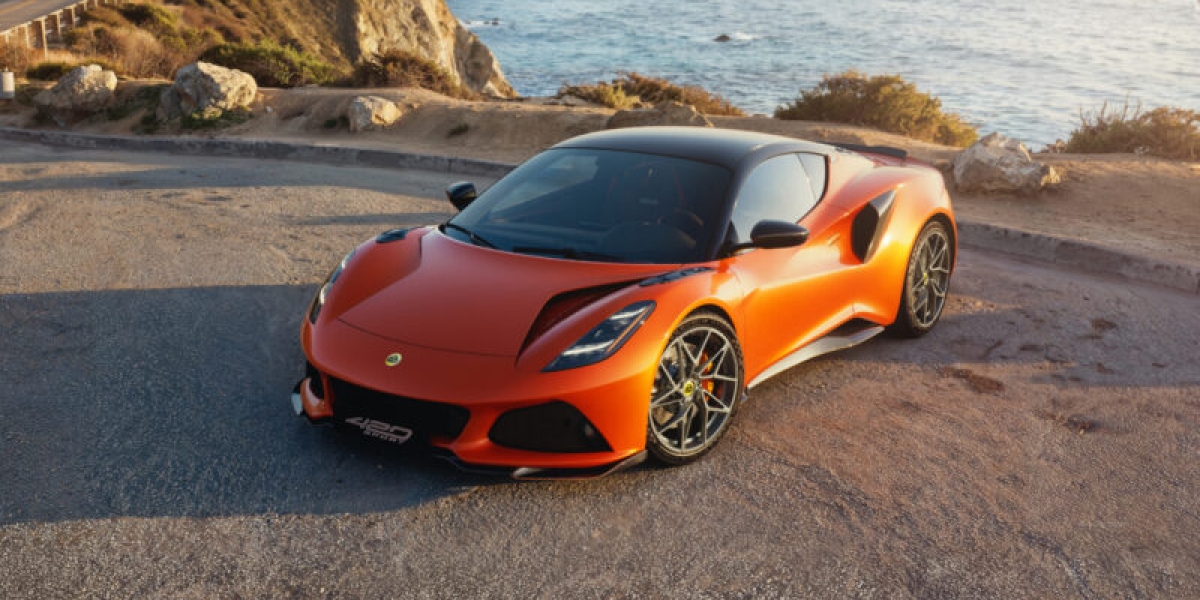 Lotus Emira 420 Sport 登場：AMG 四缸 413hp、3.9 秒破百，燃油跑車最強答案