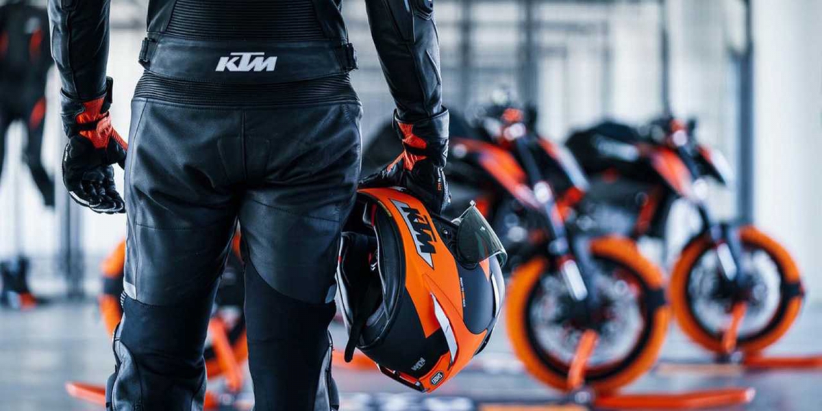 想用街車跑GP?KTM準備推出890 DUKE GP,2月底正式發表!