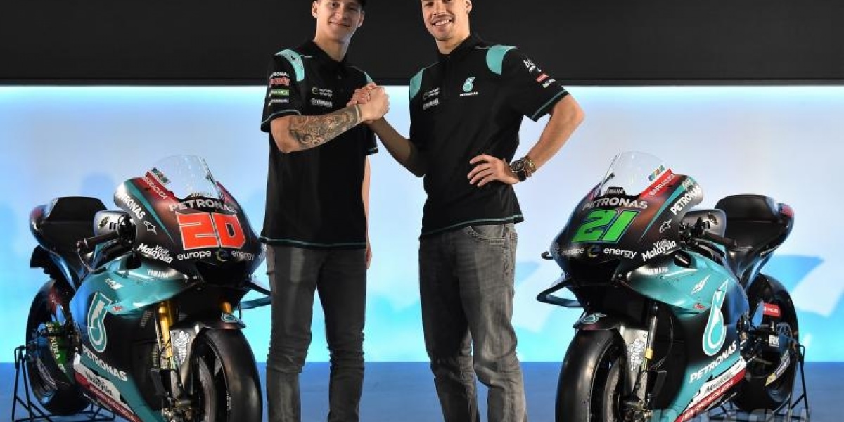 Petronas YAMAHA SRT塗裝亮相。Lewis Hamilton手癢想試