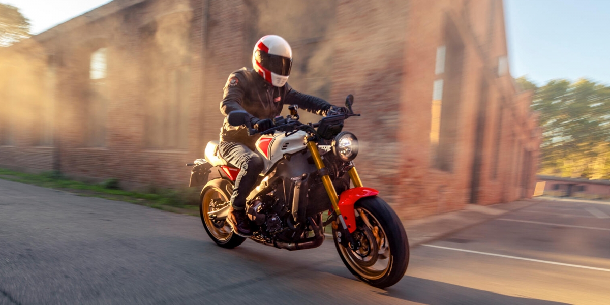 黑金塗裝配色、5吋大儀表上身!2025 Yamaha XSR900 海外發表