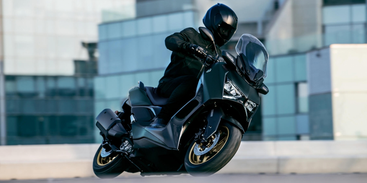 4.2吋TFT儀表、手機導航、全新外觀!2023 YAMAHA XMAX 300/Tech Max 海外發表