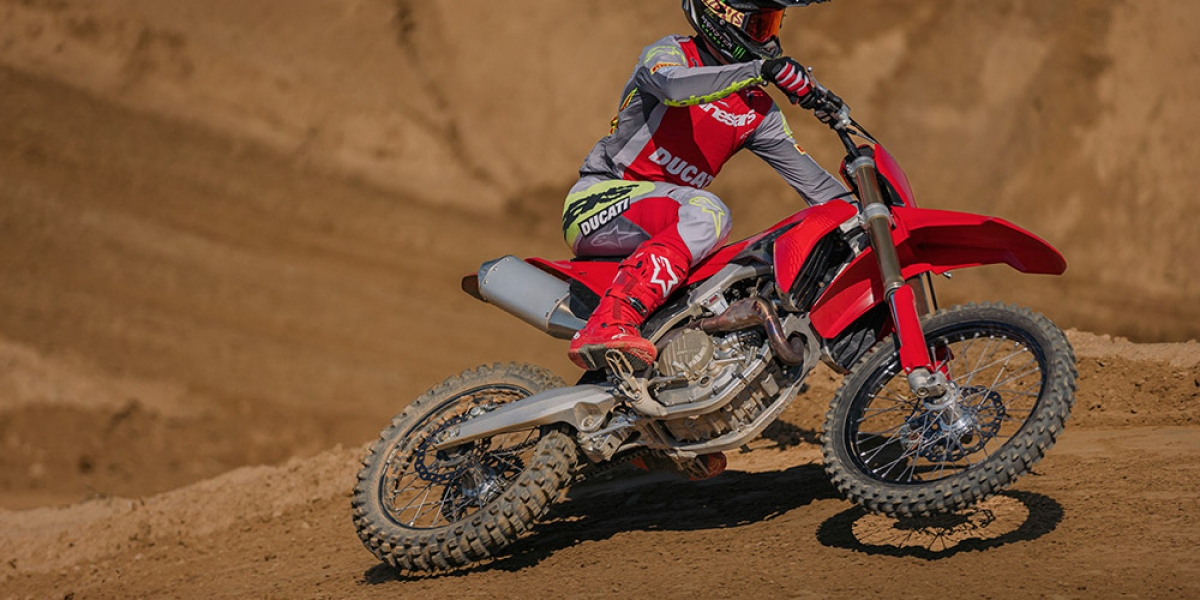 Ducati Desmo450 MX:Borgo Panigale 首款越野戰駒強勢登場!