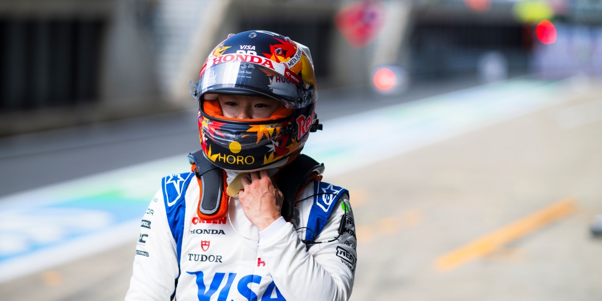 是角田!現役F1車手來台狂飆 角田裕毅駕駛RedBull RB8甩尾燒胎
