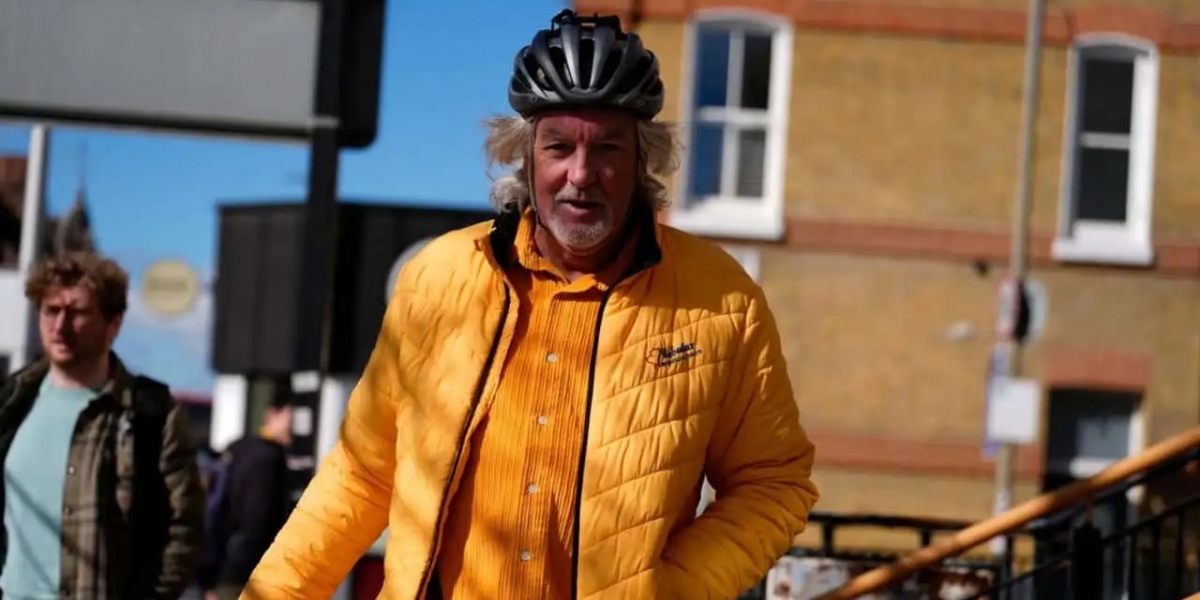 「 Top Gear 慢船長」出事了！James May 因 Suzuki 經典二行程老車未投保險鬧上法院，揭露英國超硬保險法規