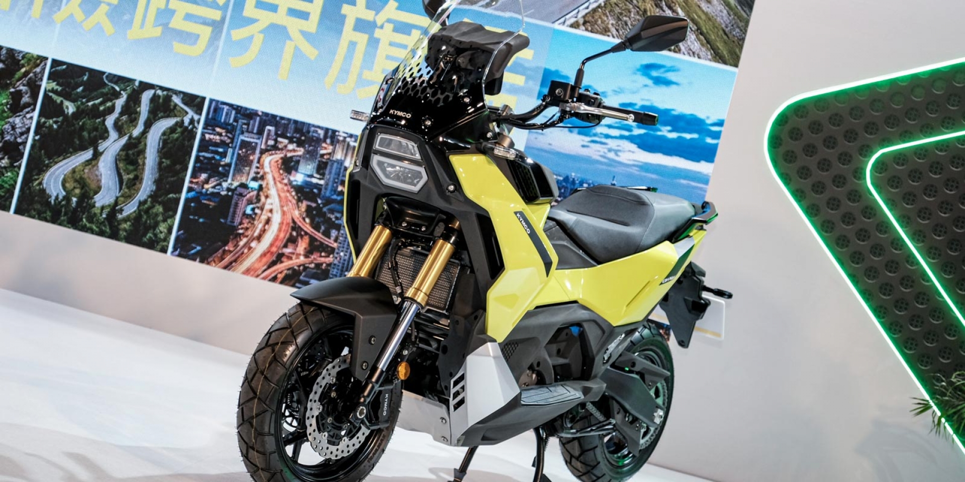 劍指跨界黃羊王座，KYMCO CV-X45 量產版亮相，X-TOWN ST 250 升級不加價 15.8 萬香爆全場！