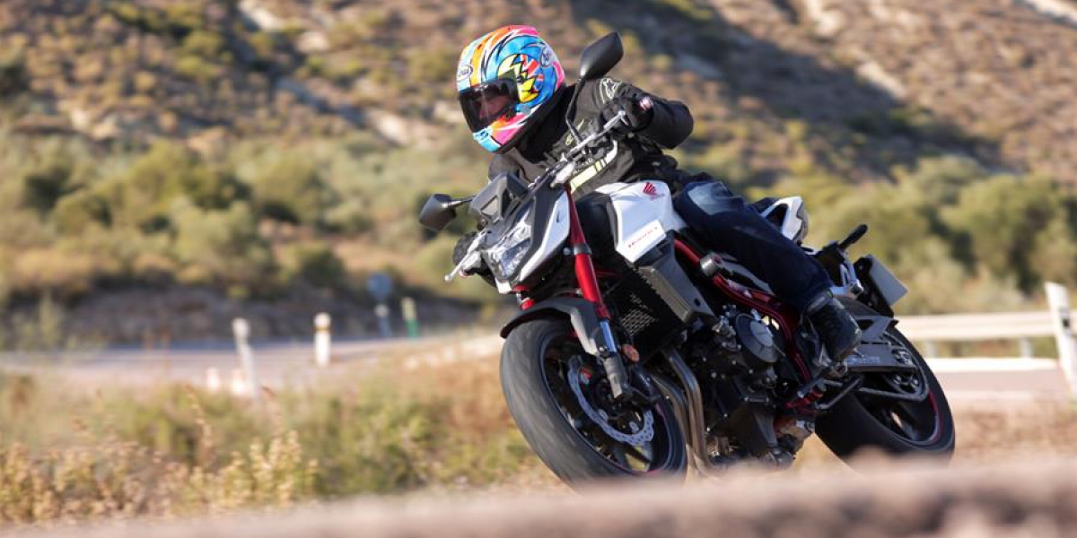 油門、轉向有點神經,電控、聲浪一級棒!HONDA CB750 HORNET外媒試乘心得出爐