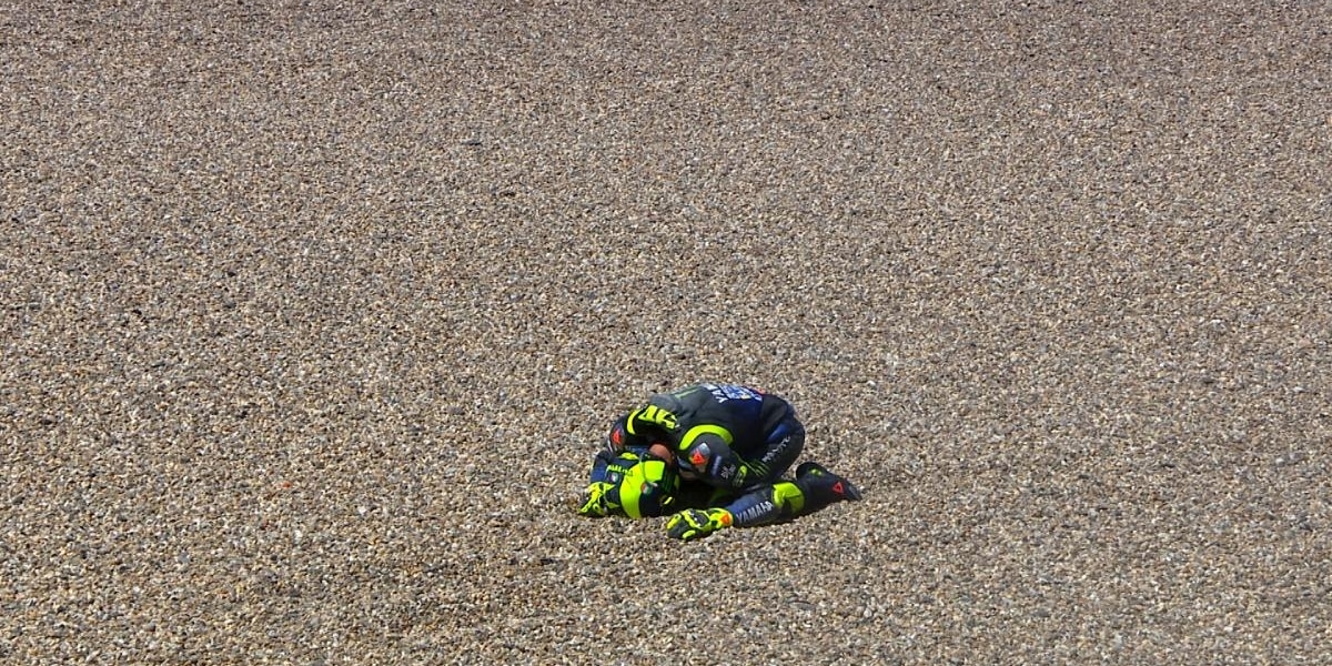 連三摔三,沒辦法醒的夢魘。Valentino Rossi:對不起,這是我的失誤!