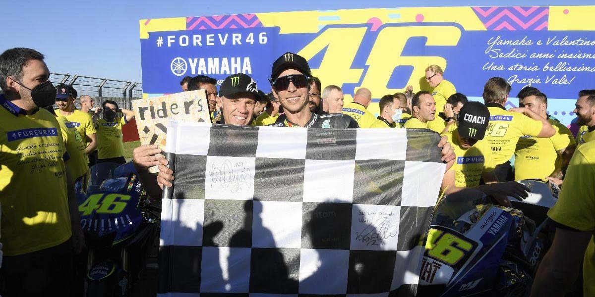 Rossi生涯最後方格旗拍賣!MotoGP英國站慈善義賣下週開跑