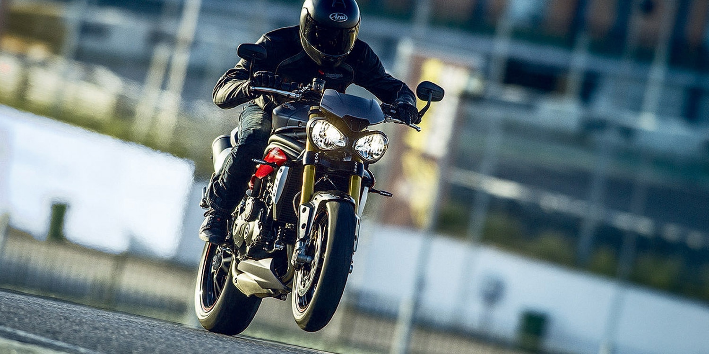 官方新聞稿。2016 SPEED TRIPLE R台灣開賣,街頭霸王改款大躍進