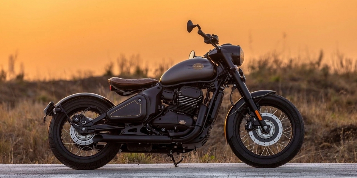 黑色魅影,低調登場!Jawa Perak Stealth 和 42 Bobber 鋁框版本海外發表