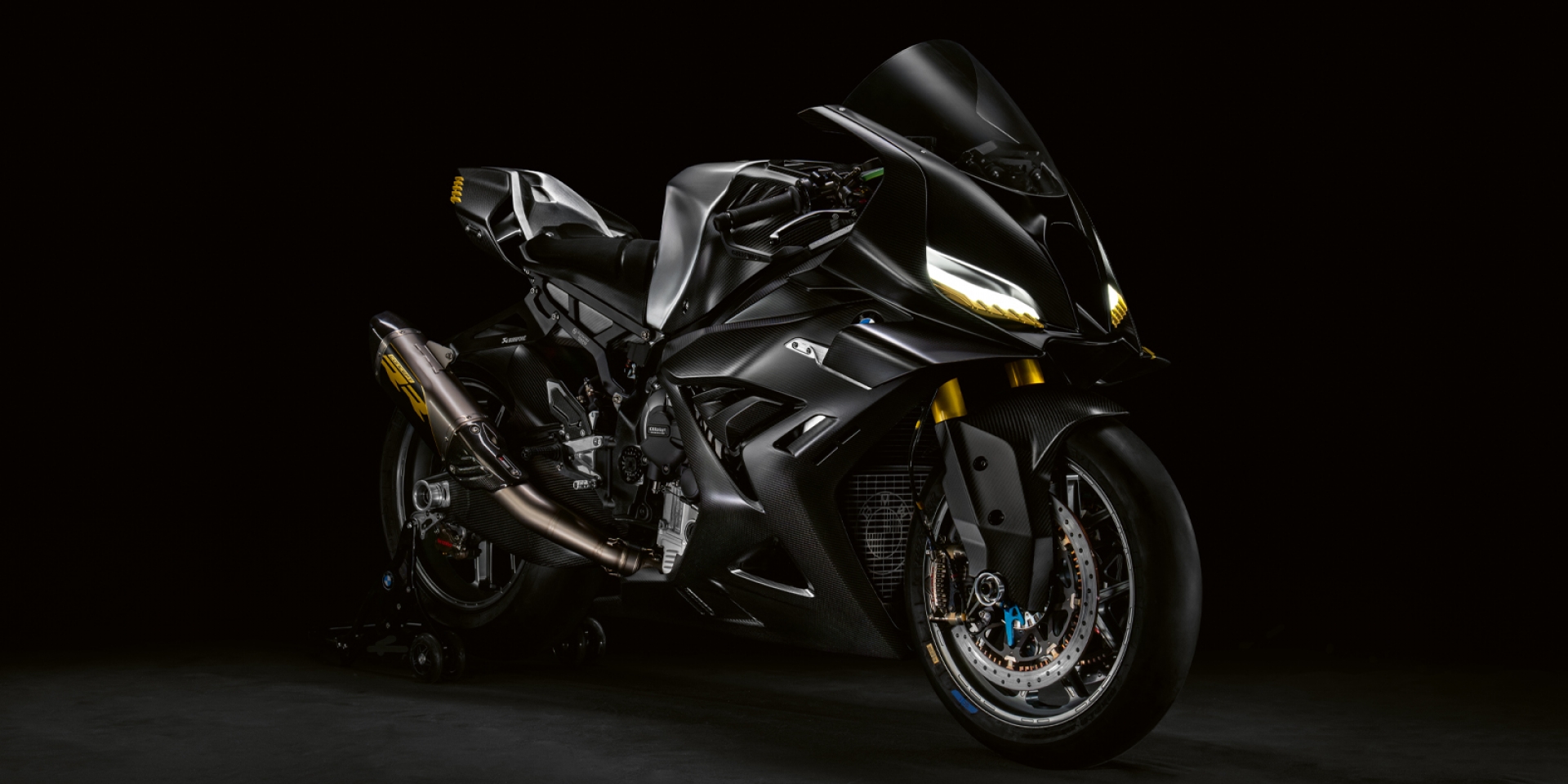 BMW Motorrad Concept RR：從賽道直通街頭的230匹猛獸，下一代RR長這樣！