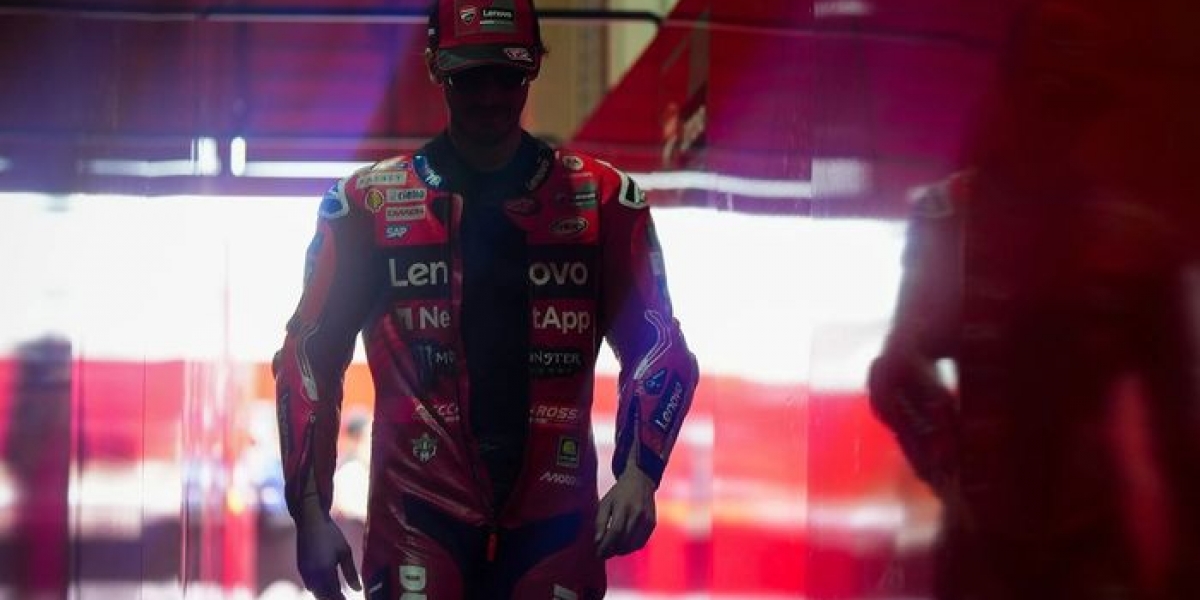 這感覺,已經不對... ...Francesco Bagnaia在Desmosedici GP25車上苦苦掙扎!