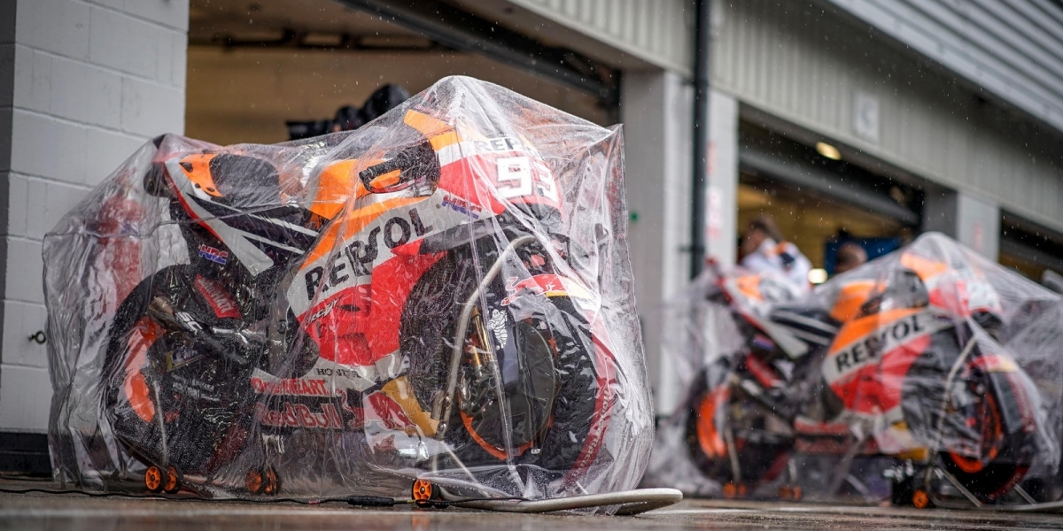 都是柏油惹的禍?MotoGP英國站的停賽大混亂