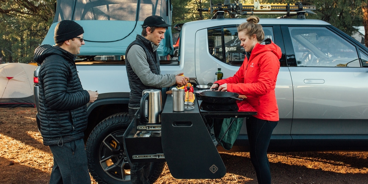 電動移動廚房,如果你不怕車子沒電!Rivian R1T 廚房套件