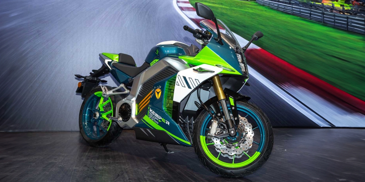 電動仿賽新星!Yadea Kemper RC 蓄勢待發,顛覆你對電動機車的想像